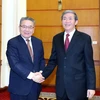 Thường trực Ban Bí thư Đinh Thế Huynh tiếp ông Ogata Yasuo, Phó Chủ tịch kiêm Trưởng Ban Quốc tế Trung ương Đảng Cộng sản Nhật Bản. (Ảnh: An Đăng/TTXVN)