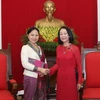 Trưởng ban Dân vận Trung ương Trương Thị Mai tiếp Chủ tịch Hội Liên hiệp phụ nữ Lào Inlavan Keobuonphanh. (Ảnh: Phương Hoa/TTXVN) 