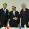 Thủ tướng Nguyễn Xuân Phúc gặp Chủ tịch Ủy ban Châu Âu Jean-Claude Juncker và Chủ tịch Hội đồng Châu Âu Donald Tusk. (Ảnh: Thống Nhất/TTXVN) 