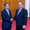 Thủ tướng Nguyễn Xuân Phúc tiếp ông Bounthong Chitmany, Ủy viên Bộ Chính trị, Tổng Thanh tra Chính phủ Lào. (Ảnh: Thống Nhất/TTXVN) 
