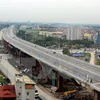 Công trình cầu vượt nút giao thông trung tâm quận Long Biên, Hà Nội. (Ảnh: Quang Quyết/TTXVN)