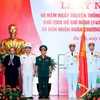 Thủ tướng Nguyễn Xuân Phúc trao Huân chương Độc lập hạng Nhì cho Ban quản lý Lăng Chủ tịch Hồ Chí Minh. (Ảnh: Thống Nhất/TTXVN) 