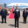 Thủ tướng Lý Khắc Cường phát biểu tại sân bay Macau. (Ảnh: Xuân Tuấn/Vietnam+)