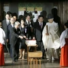 các nghị sỹ Nhật Bản đã đến viếng đền Yasukuni nhân lễ hội mùa Thu. (Nguồn: Kyodo/TTXVN)