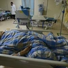 Nạn nhân bị thương trong vụ tai nạn được điều trị tại bệnh viện. (Nguồn: THX/TTXVN) 