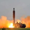 Triều Tiên thực hiện vụ thử tên lửa đạn đạo chiến lược đất đối đất tầm trung Hwasong-10. (Nguồn: Yonhap/TTXVN) 