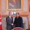 Phó Chủ tịch Quốc hội, Đại tướng Đỗ Bá Tỵ hội đàm với với Phó Chủ tịch Hạ viện Canada Bruce Stanton. (Ảnh: Trường Giang/TTXVN) 