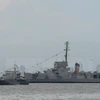 Tàu chiến BRP Rajah Humabon (phải) và tàu tuần tra Philippines. (Nguồn: AFP/TTXVN) 