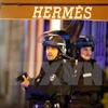 Cảnh sát Pháp phong tỏa hiện trường vụ nổ súng trên Đại lộ Champs Elysees ở Paris ngày 20/4. (Nguồn: EPA/TTXVN)