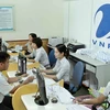 Một quầy thanh toán cước thuê bao Internet của VNPT tại Quảng Ninh. (Ảnh: Minh Quyết/TTXVN)