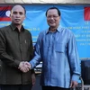 Đại sứ Việt Nam Nguyễn Tiến Minh và Đại sứ Lào Khonepheng Thammavong tại buổi giao lưu. (Ảnh: Xuân Vịnh/Vietnam+)