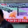 Truyền hình Hàn Quốc chiếu hình ảnh Triều Tiên phóng tên lửa. (Nguồn: AP)