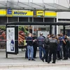 Cảnh sát Đức tại hiện trường vụ tấn công bằng dao ở Hamburg. (Nguồn: Reuters)