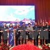 Các quan chức Hội đồng Cộng đồng Văn hóa-Xã hội ASEAN chụp ảnh chung cùng Thủ tướng Lào Thongloun Sisoulith tại một phiên họp năm 2016. (Ảnh: Phạm Kiên/TTXVN)