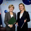 Ngoại trưởng Australia Julie Bishop và Cao ủy phụ trách chính sách đối ngoại của EU Federica Mogherin. (Nguồn: flickr)