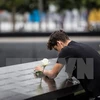 Tưởng nhớ các nạn nhân tại Đài tưởng niệm ở New York ngày 11/9. (Nguồn: THX/TTXVN)