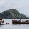Lực lượng cứu hộ Indonesia tham gia tìm kiếm các nạn nhân mất tích trong vụ chìm tàu trên hồ Toba, Bắc Sumatra ngày 22/6. (Nguồn: THX/ TTXVN)