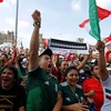 Niềm vui của cổ động viên Mexico khi đội nhà giành vé đi tiếp. (Nguồn: THX/TTXVN)