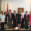 Đoàn đại biểu huyện Đan Phượng chụp ảnh chung tại Đại sứ quán Việt Nam tại Hà Lan. (Nguồn: Đại sứ quán Việt Nam tại Hà Lan)