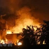 Lãnh sự quán Iran ở thành phố Basra bị những người biểu tình quá khích đốt phá ngày 7/9. (Nguồn: AFP/TTXVN)