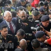 Cựu Thủ tướng Malaysia Najib Razak (giữa, trái) tới Tòa thượng thẩm Kuala Lumpur. (Nguồn: EPA/TTXVN)