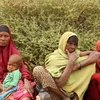 Người dân Somalia đợi nhận lương thực cứu trợ tại Hiran, Somalia. (Nguồn: Anadolu/ AFP/TTXVN)