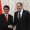 Ngoại trưởng Nhật Bản Taro Kono (trái) và người đồng cấp Nga Sergey Lavrov. (Nguồn: Reuters)