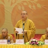 Hòa thượng Thích Thanh Nhiễu, Phó Chủ tịch thường trực Hội đồng trị sự Trung ương Giáo hội Phật giáo Việt Nam phát biểu tại hội nghị. (Ảnh: Ninh Đức Phương/TTXVN)