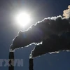 Nhà máy xả khí thải lên bầu trời ở Broadwater, New South Wales, Australia. (Nguồn: EPA/TTXVN)