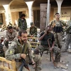 Binh sỹ thuộc lực lượng quân đội miền Đông trong chiến dịch chống phiến quân ở Benghazi, Libya. (Nguồn: AFP/TTXVN)