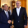 Thủ tướng Nguyễn Xuân Phúc hội kiến Chủ tịch Hạ viện Romania Liviu Dragnea. (Ảnh: Thống Nhất/TTXVN)