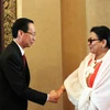 Ông Lê Thanh Liêm, Phó Chủ tịch Thường trực Ủy ban Nhân dân Thành phố Hồ Chí Minh (trái) tiếp bà Marcia Cobas, Thứ trưởng Bộ Y tế Cuba (phải). (Ảnh: Xuân Khu/TTXVN) 