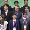 Học sinh Vũ Hoàng Long (hàng đầu, thứ 3 từ trái sang) trong lễ trao giải tại Intel ISEF năm 2019, Mỹ. (Nguồn: Sở Giáo dục-Đào tạo tỉnh Lào Cai)