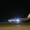 Chiếc máy bay quốc tế đầu tiên hạ cánh xuống Sân bay Vân Đồn. (Ảnh: TTXVN)