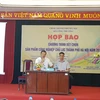 Ông Đàm Tiến Thắng (trái), Phó Giám đốc Sở Công thương Hà Nội, chủ trì họp báo. (Ảnh: Phương Anh/TTXVN)
