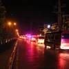 Đoàn xe dẫn độ rời khỏi Khu đô thị Our City, quận Dương Kinh, Hải Phòng. (Ảnh: Minh Thu/TTXVN)