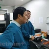 Giáo sư Nguyễn Thanh Liêm trong phòng nghiên cứu về gene. (Ảnh: T.G/Vietnam+)