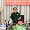 Bộ trưởng Bộ Quốc phòng Ngô Xuân Lịch phát biểu chỉ đạo tại buổi làm việc với lãnh đạo Bệnh viện Quân y 175. (Ảnh: Xuân Khu/TTXVN)