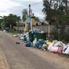 Rác thải sinh hoạt bị vứt bừa bãi tại một khu dân cư ở xã Tam Phú, thành phố Tam Kỳ (Quảng Nam). (Ảnh: Đỗ Trưởng/TTXVN)
