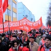 Hàng nghìn người dân thủ đô Moskva và các đảng viên cộng sản Nga diễu hành qua các tuyến phố chính ở Moskva. (Ảnh: Trần Hiếu/TTXVN)