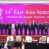 Các Trưởng đoàn chụp ảnh chung tại Hội nghị Cấp cao Đông Á lần thứ 14 ở Thái Lan. (Ảnh: Thống Nhất/TTXVN)