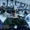 Công nhân sản xuất các mặt hàng may mặc xuất khẩu tại Công ty trách nhiệm hữu hạn Kydo Việt Nam (Khu Công nghiệp Phố nối A, Hưng Yên). (Ảnh: Phạm Kiên/TTXVN)