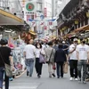 Người dân di chuyển trên đường phố tại Tokyo, Nhật Bản ngày 25/5/2020. (Nguồn: Kyodo/ TTXVN)