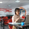 Giảng viên Trường Đại học Quốc tế Hồng Bàng giảng dạy trực tuyến, cập nhật bài học cho sinh viên trong thời gian nghỉ học vì dịch bệnh. (Nguồn: Vietnam+) 