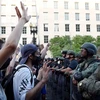 Cảnh sát Mỹ được triển khai gần Nhà Trắng ở Washington DC., ngày 3/6/2020 nhằm ngăn người quá khích trong cuộc biểu tình phản đối phân biệt chủng tộc. (Nguồn: AFP/TTXVN)