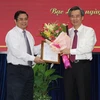 Ông Phạm Minh Chính trao Quyết định của Bộ Chính trị cho ông Nguyễn Quang Dương làm Phó Trưởng Ban Tổ chức Trung ương. (Ảnh: Huỳnh Sử/TTXVN)