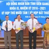 Ông Lâm Minh Thành (thứ hai từ phải qua) được bầu giữ chức Phó Chủ tịch UBDN tỉnh Kiên Giang. (Nguồn: VOV)