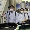 Người dân đeo khẩu trang phòng lây nhiễm COVID-19 tại nhà ga tàu hỏa ở Tokyo, Nhật Bản, ngày 15/7/2020. (Nguồn: THX/TTXVN)