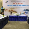 Đại diện Bộ, ngành và Hiệp hội du lịch Thành phố Hồ Chí Minh và tỉnh Vĩnh Phúc chủ trì phiên thảo luận tại hội nghị. (Ảnh: Mỹ Phương/TTXVN)