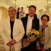 Nhạc sỹ Hoàng Vân bên vợ và con trai, nhạc trưởng Lê Phi Phi (Ảnh: Nguyễn Đình Toán)
